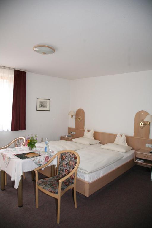Glocke Weingut Und Hotel Rothenburg ob der Tauber Room photo
